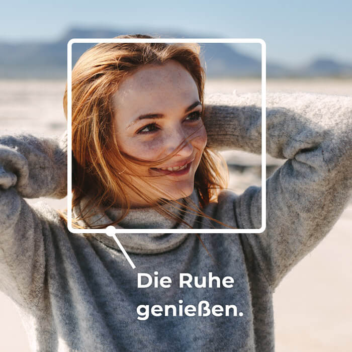 Trotz Windgeräusche die Ruhe genießen Frau mit zerzaustem Haar